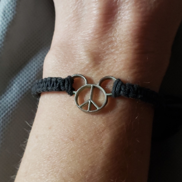 4 bracelets - Picture 3 of 5